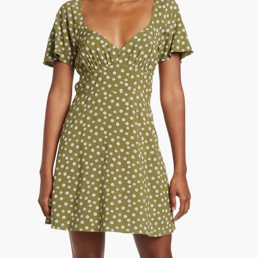 Abound Short Sleeve Skater Dress In Olive Vintage Daisy Large